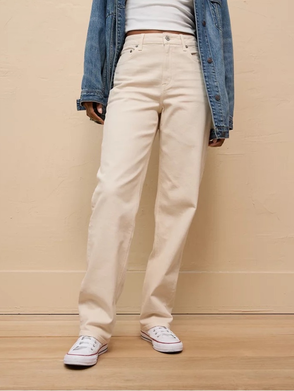 American Eagle Outfitters Straight Leg Jeans in Cream